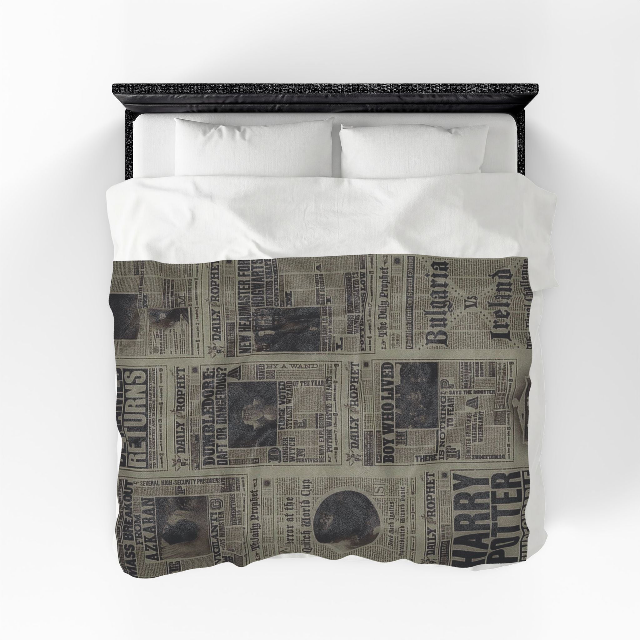 Harry Potter Daily Prophet Velveteen Plush Blanket — Cozy Wizarding Newspaper Throw